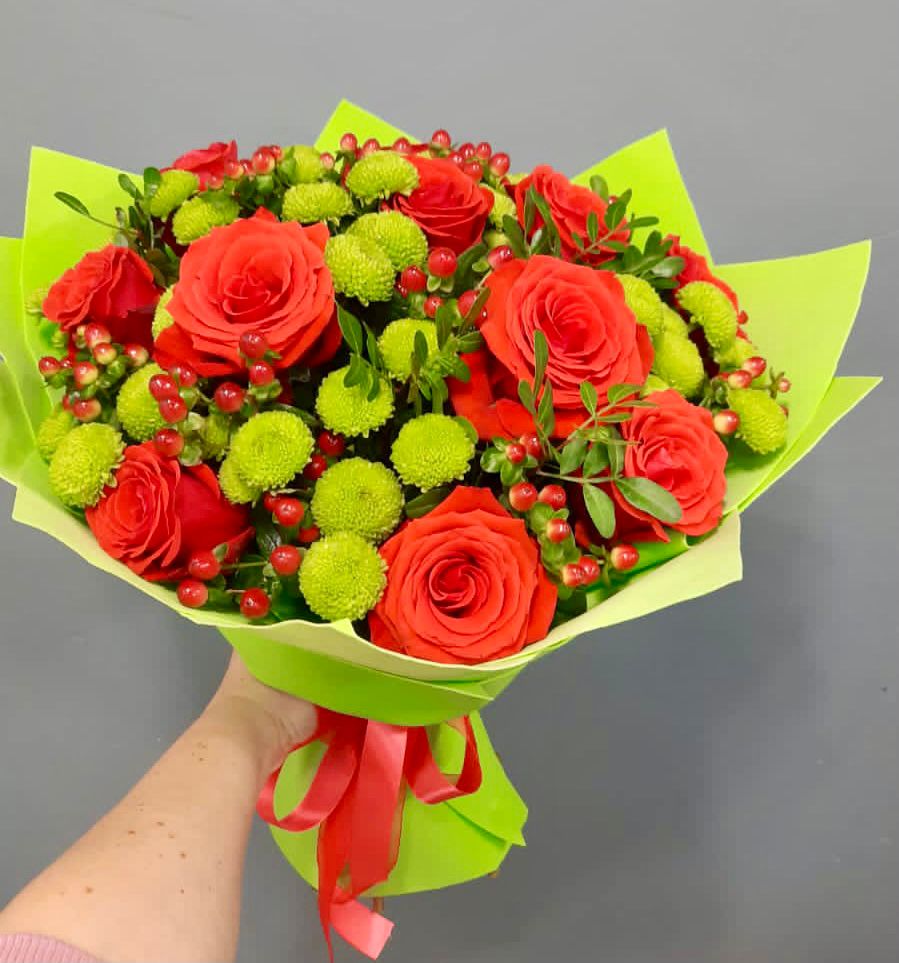 Букет цветов из: Хризантемы и Розы в Степном Ставропольский край