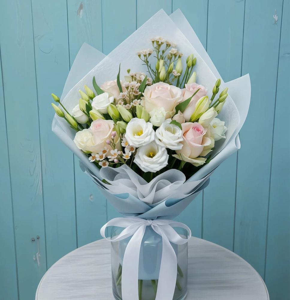 Букет цветов из: Розы и Лизиантусы в Степном Ставропольский край