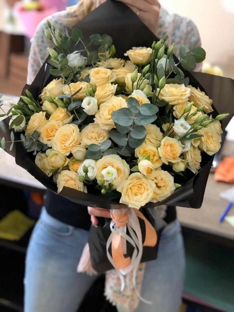 Букет цветов из: Розы и Лизиантусы в Степном Ставропольский край