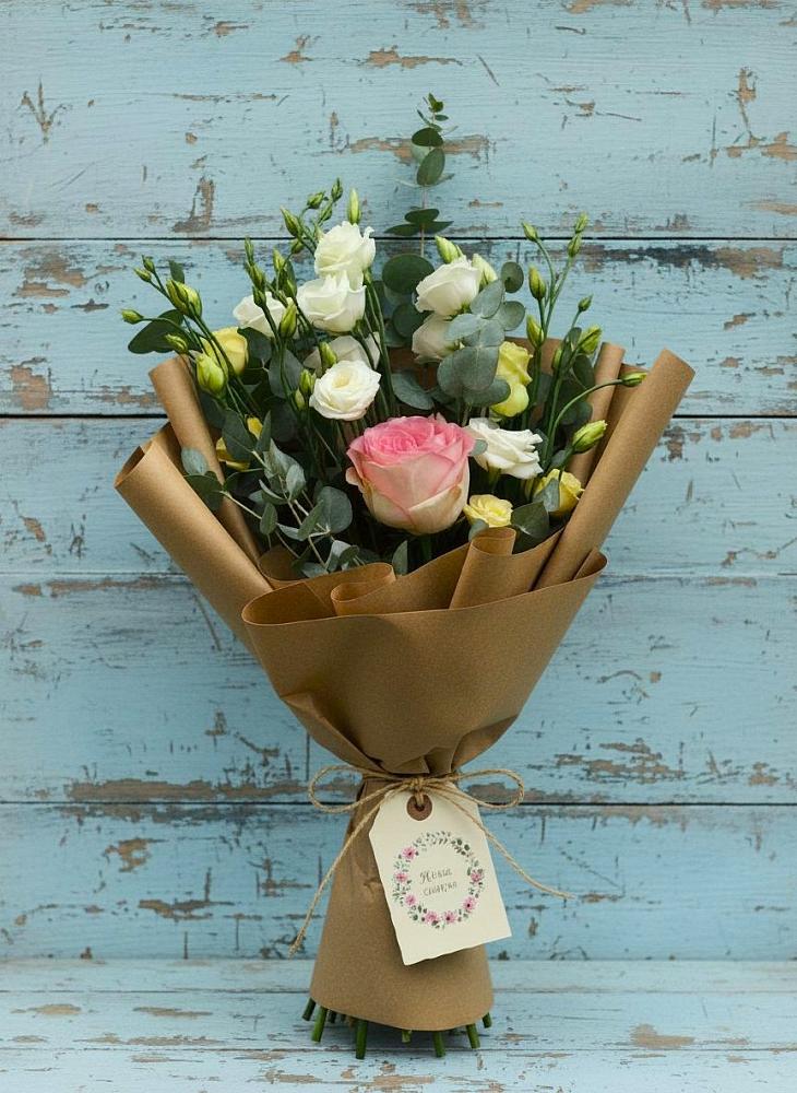 Букет цветов из: Розы и Лизиантусы в Степном Ставропольский край