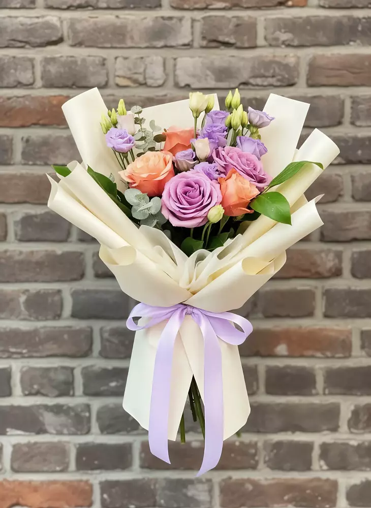 Букет цветов из: Лизиантусы и Розы в Степном Ставропольский край