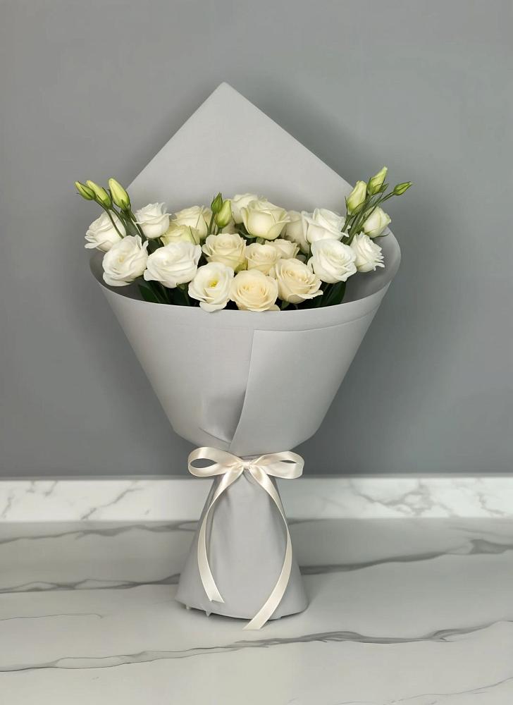 Букет цветов из: Розы и Лизиантусы в Степном Ставропольский край