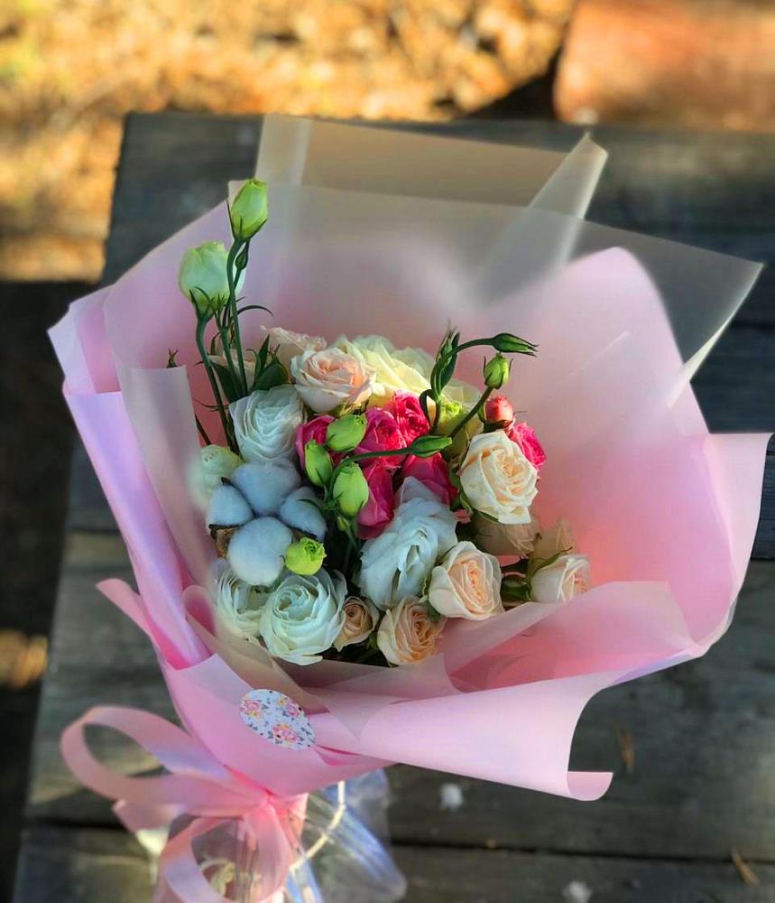 Букет цветов из: Розы и Лизиантусы в Степном Ставропольский край