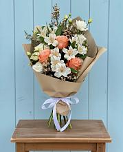 Букет цветов из:  Альстромерии, Лизиантусы, Розы и Хризантемы в Степном Ставропольский край