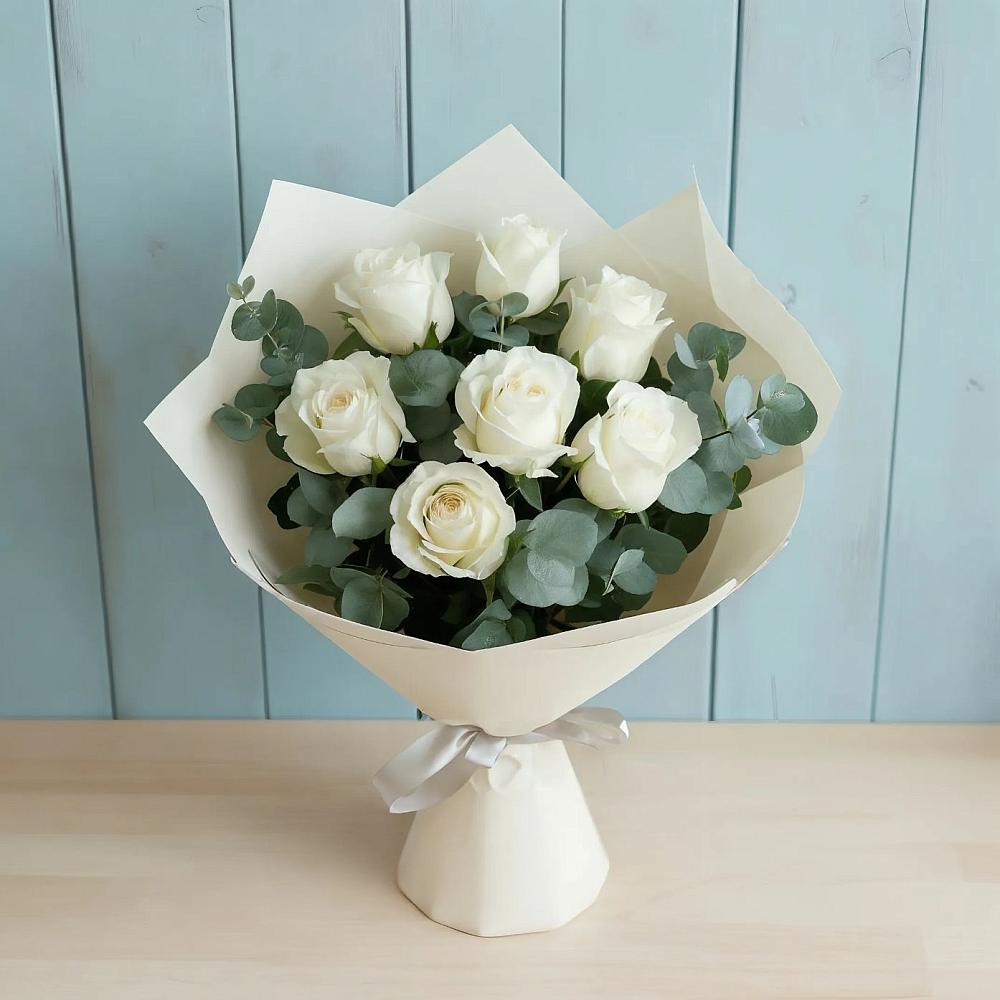 Букет Белые розы в Эвкалипте в Степном Ставропольский край