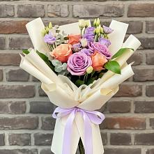 Букет цветов из:  Лизиантусы и Розы в Степном Ставропольский край