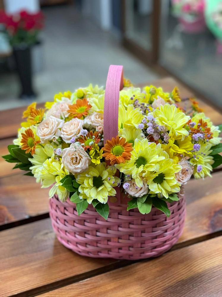 Цветочная композиция из Хризантемы и Розы в корзине в Степном Ставропольский край