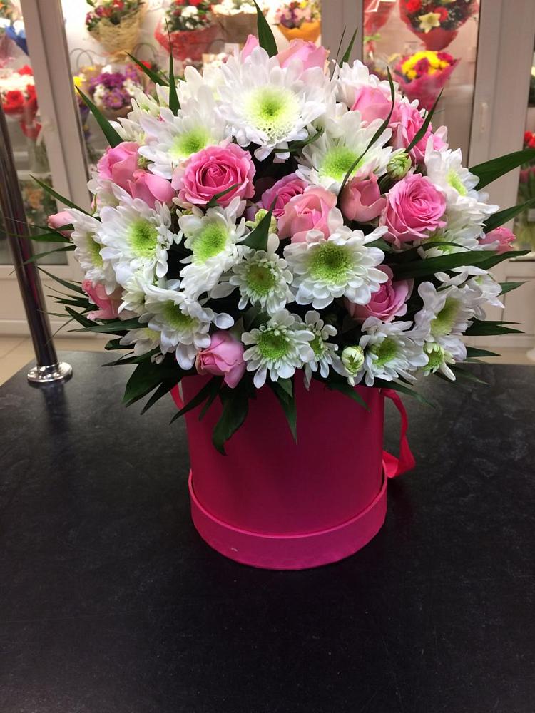 Цветочная композиция из Розы и Хризантемы в шляпной коробке в Степном Ставропольский край